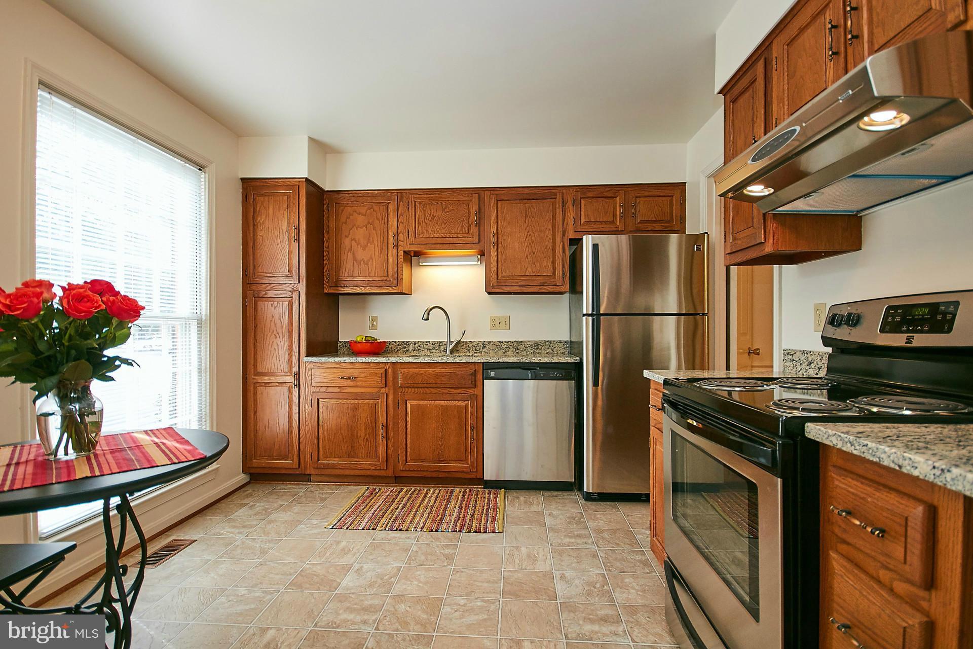 7052 Leestone Street Springfield, VA 22151 - Photo 8 of 30 Kitchen