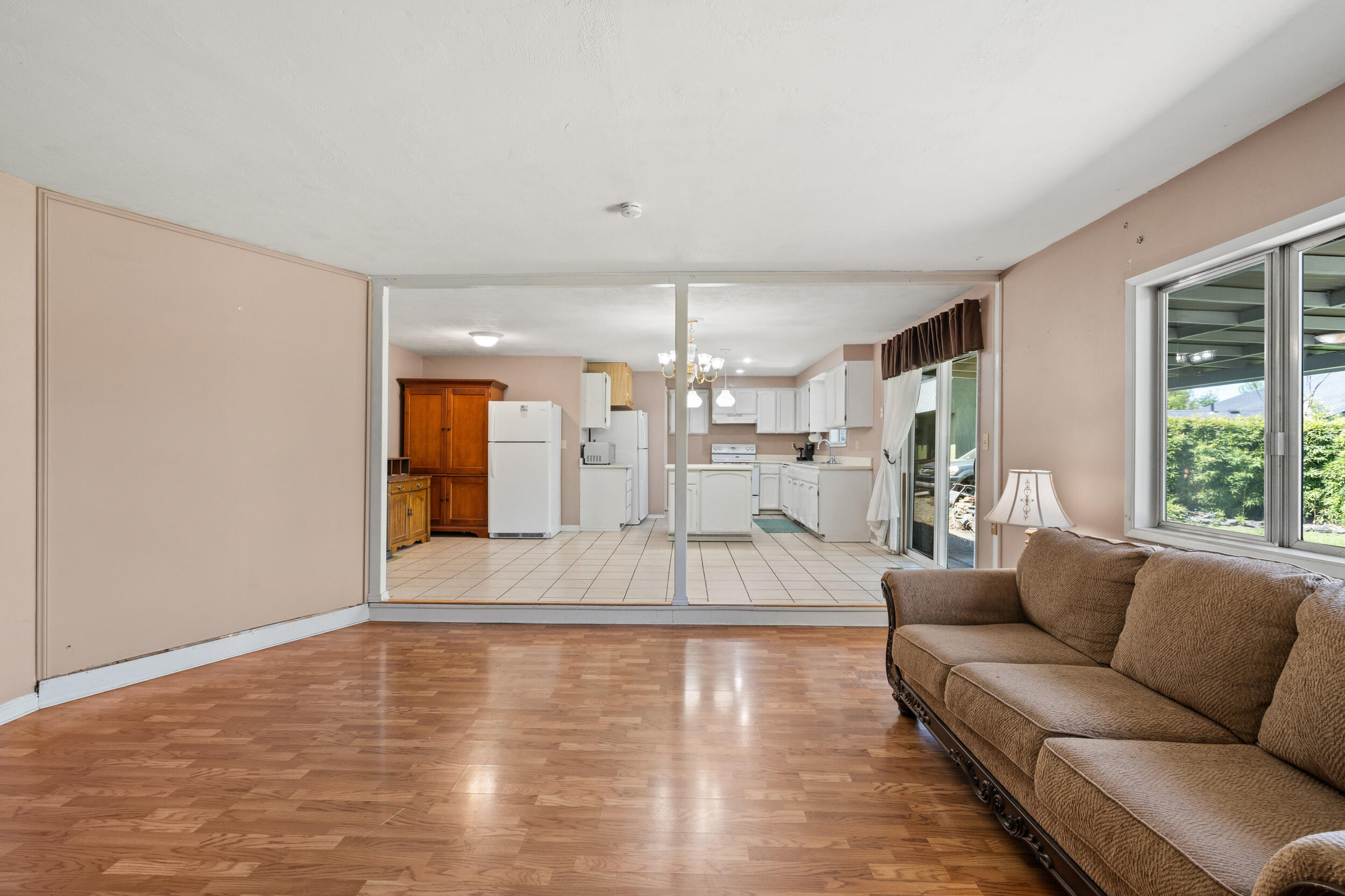 633 Libby Street Central Point, OR 97502 - Photo 8 of 20 Great Room 2