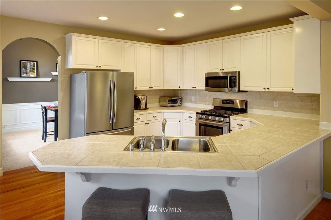 2016 Northeast 34th Place Renton, WA 98056 - Photo 12 of 25 Gallery Image 12