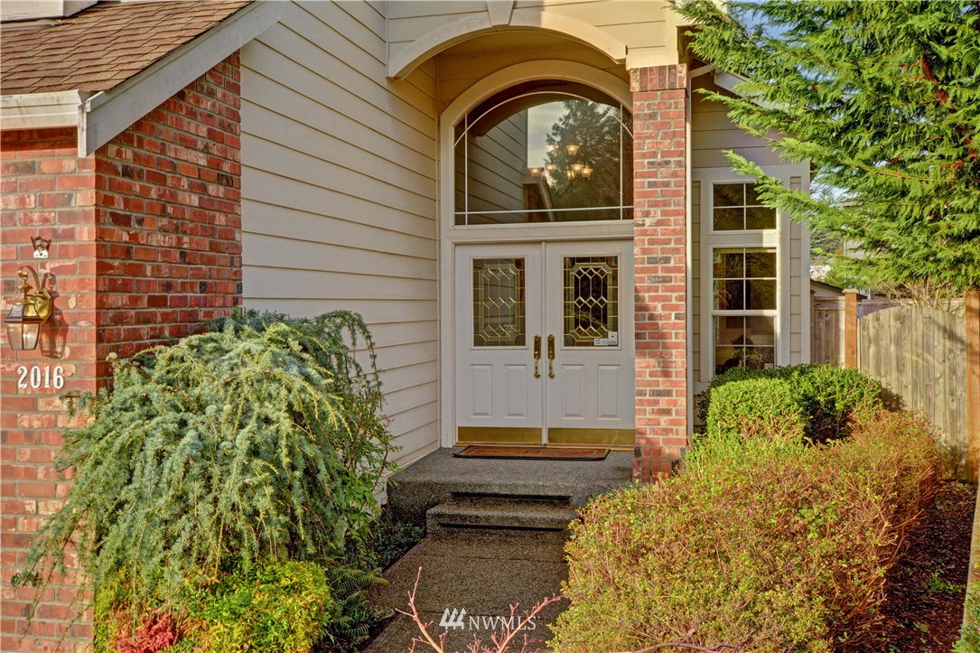 2016 Northeast 34th Place Renton, WA 98056 - Photo 3 of 25 Gallery Image 3