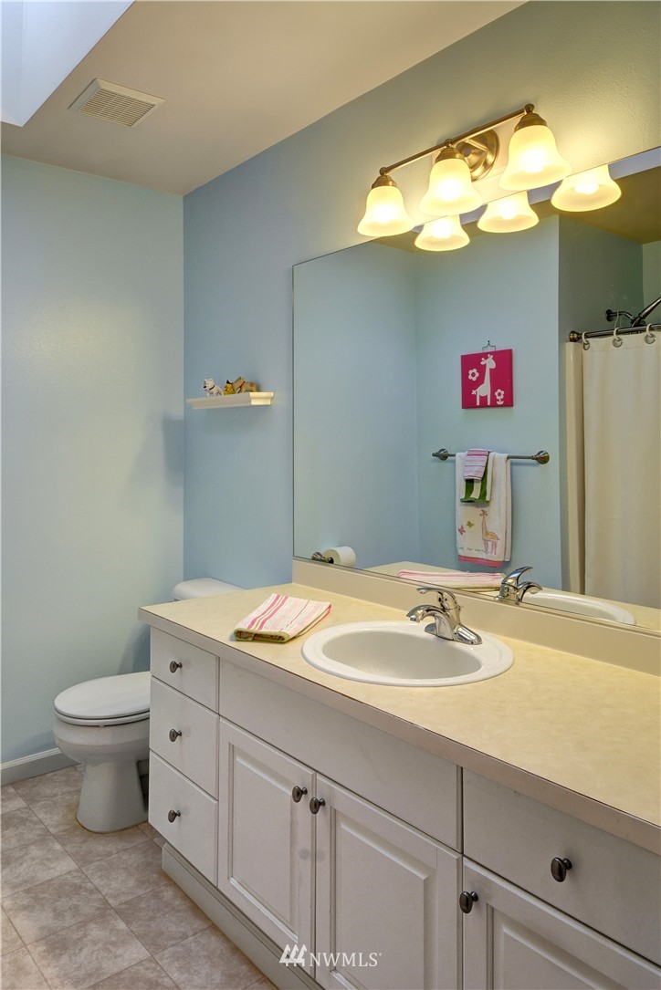 2016 Northeast 34th Place Renton, WA 98056 - Photo 21 of 25 Gallery Image 21