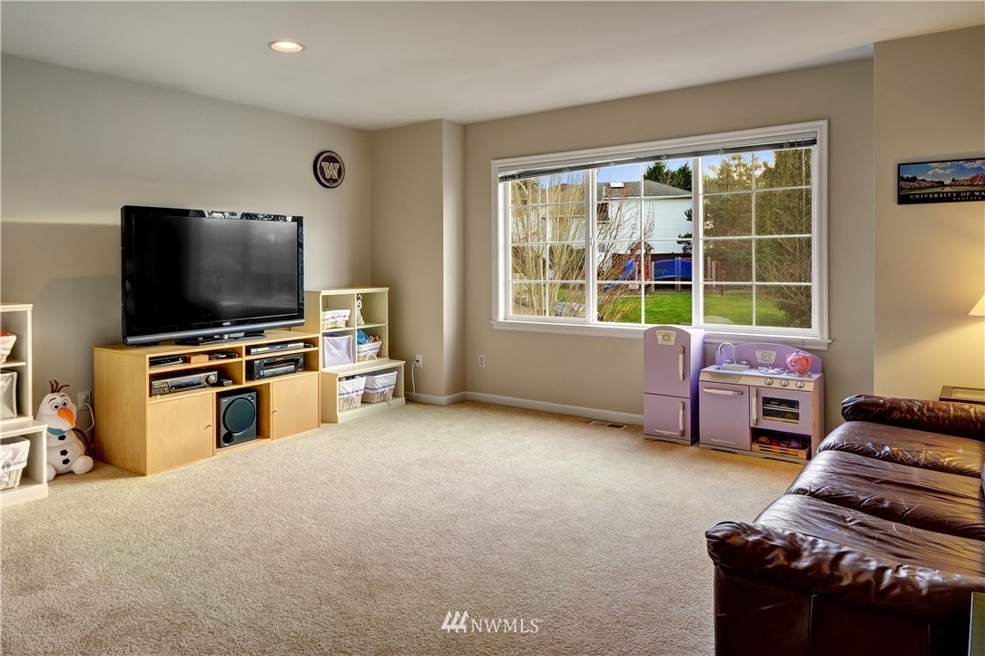 2016 Northeast 34th Place Renton, WA 98056 - Photo 22 of 25 Gallery Image 22