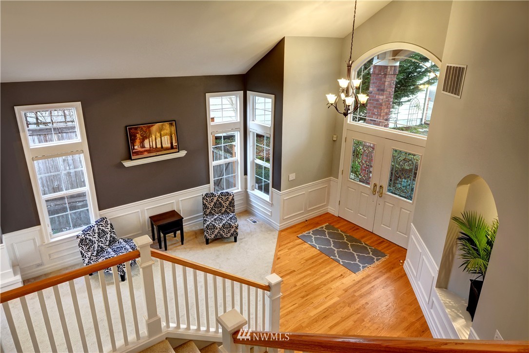 2016 Northeast 34th Place Renton, WA 98056 - Photo 4 of 25 Gallery Image 4