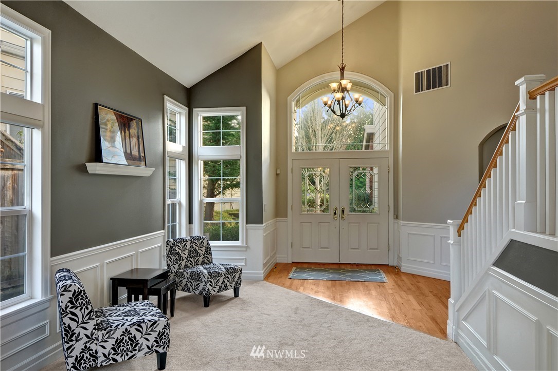 2016 Northeast 34th Place Renton, WA 98056 - Photo 5 of 25 Gallery Image 5