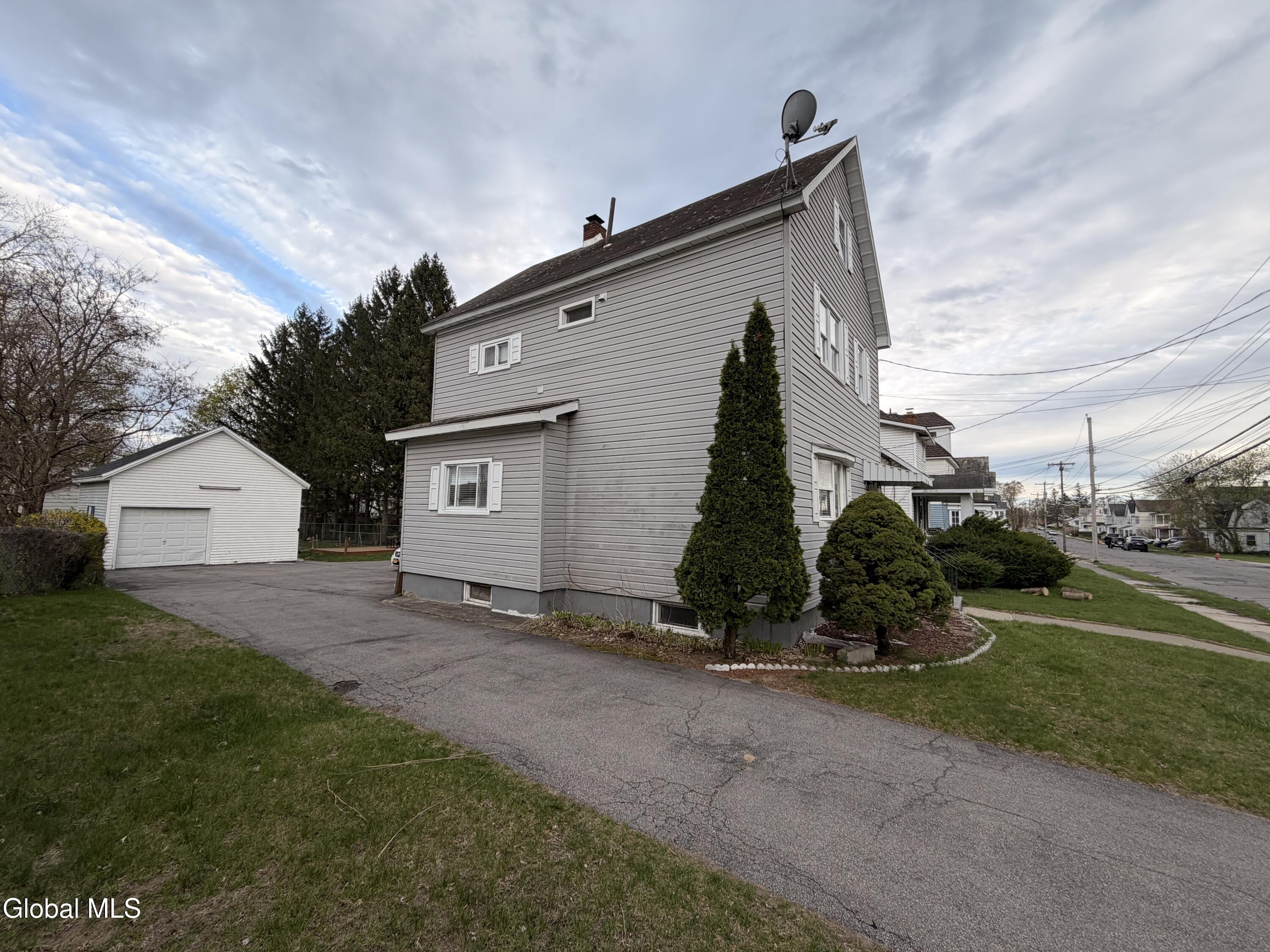 1025 Hegeman Street Schenectady, NY 12306 - Photo 28 of 32 IMG_6017