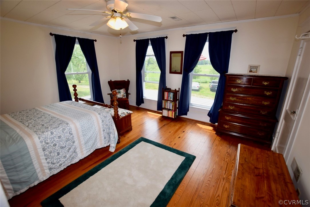 3675 Namozine Road Crewe, VA 23930 - Photo 21 of 48 a bedroom with large window with bed and window