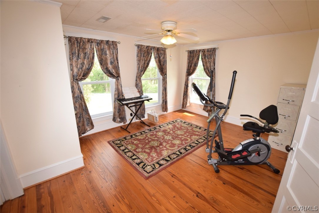 3675 Namozine Road Crewe, VA 23930 - Photo 24 of 48 a view of a room with gym equipment
