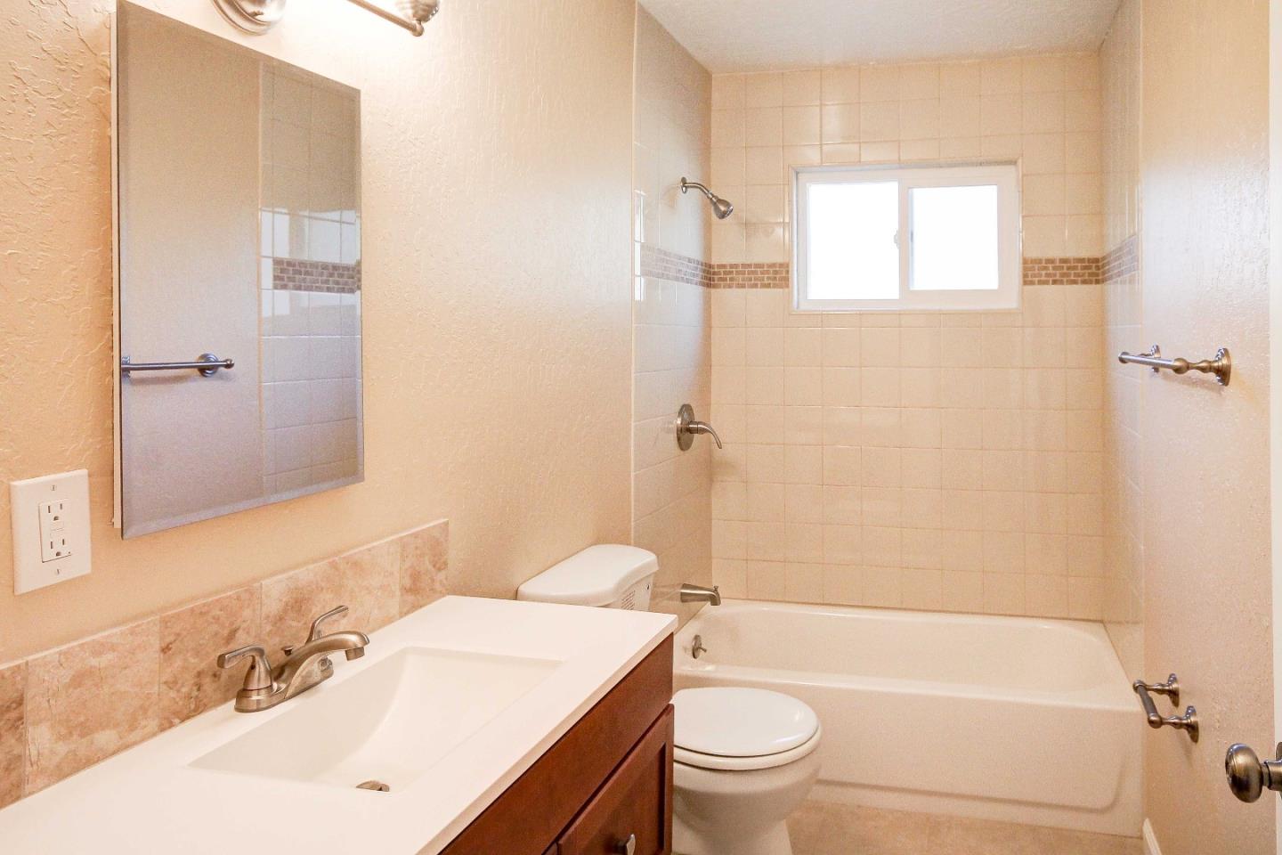 203 Dutchman Road Watsonville, CA 95076 - Photo 6 of 13 Gallery Image 6