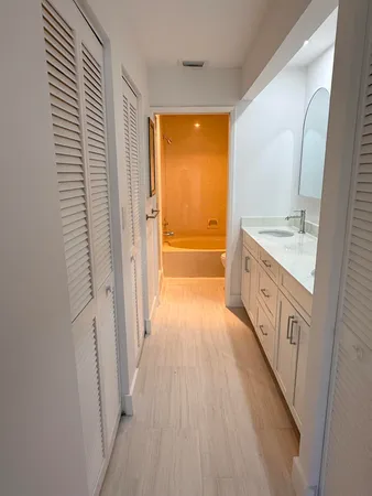 $325,000 | 5021 Oakhill Lane, Unit 123, Delray Beach, FL 33484