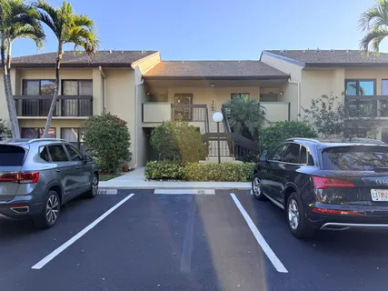 $325,000 | 5021 Oakhill Lane, Unit 123, Delray Beach, FL 33484