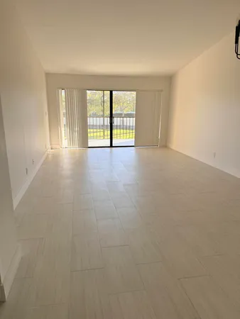 $325,000 | 5021 Oakhill Lane, Unit 123, Delray Beach, FL 33484