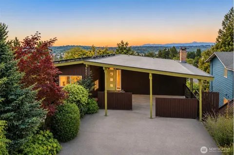 $950,000 | 4977 19th Avenue South, Seattle, WA 98108
