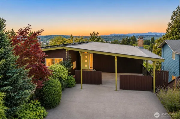 $950,000 | 4977 19th Avenue South, Seattle, WA 98108