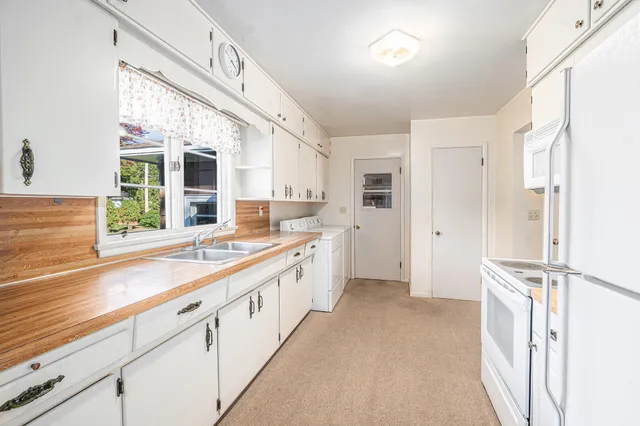 $285,000 | 703 Summer Street, Spring Lake, MI 49456