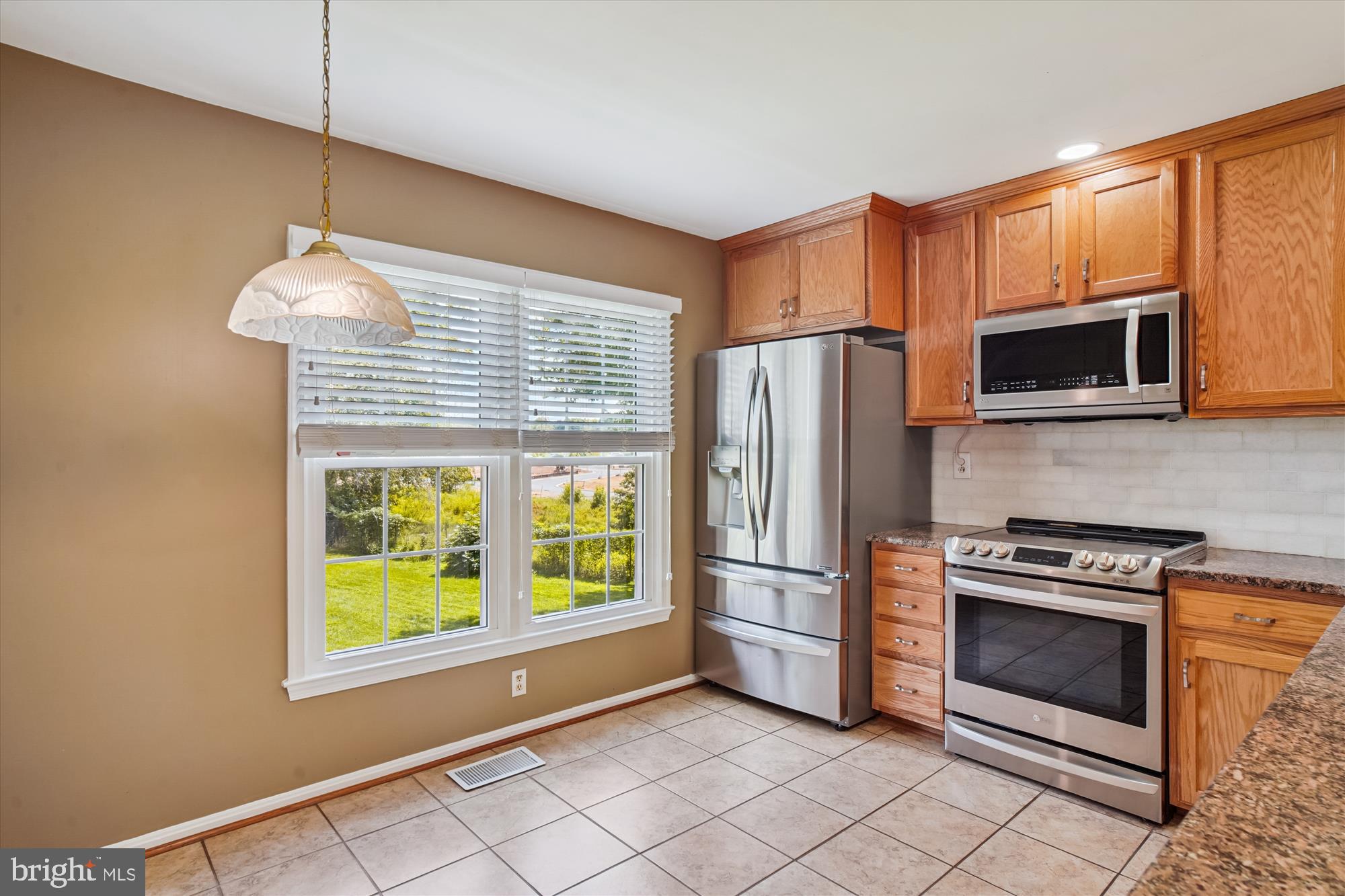 9912 Dellcastle Road Gaithersburg, MD 20886 - Photo 13 of 85 Kitchen