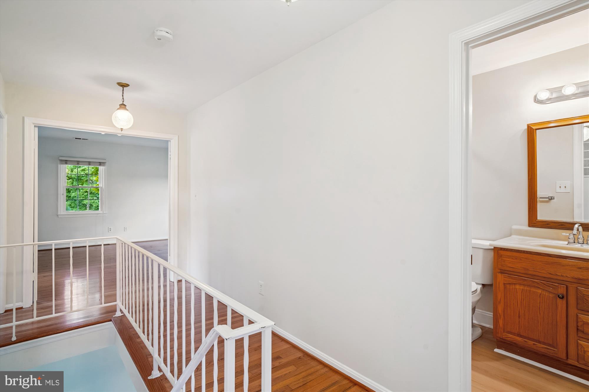 9912 Dellcastle Road Gaithersburg, MD 20886 - Photo 30 of 85 Upper Hall