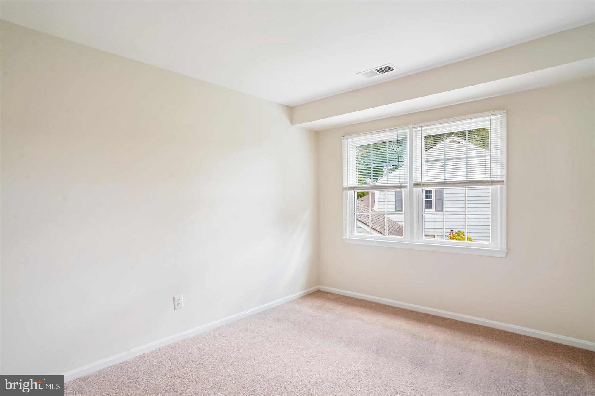 9912 Dellcastle Road Gaithersburg, MD 20886 - Photo 43 of 85 3rd Bedroom