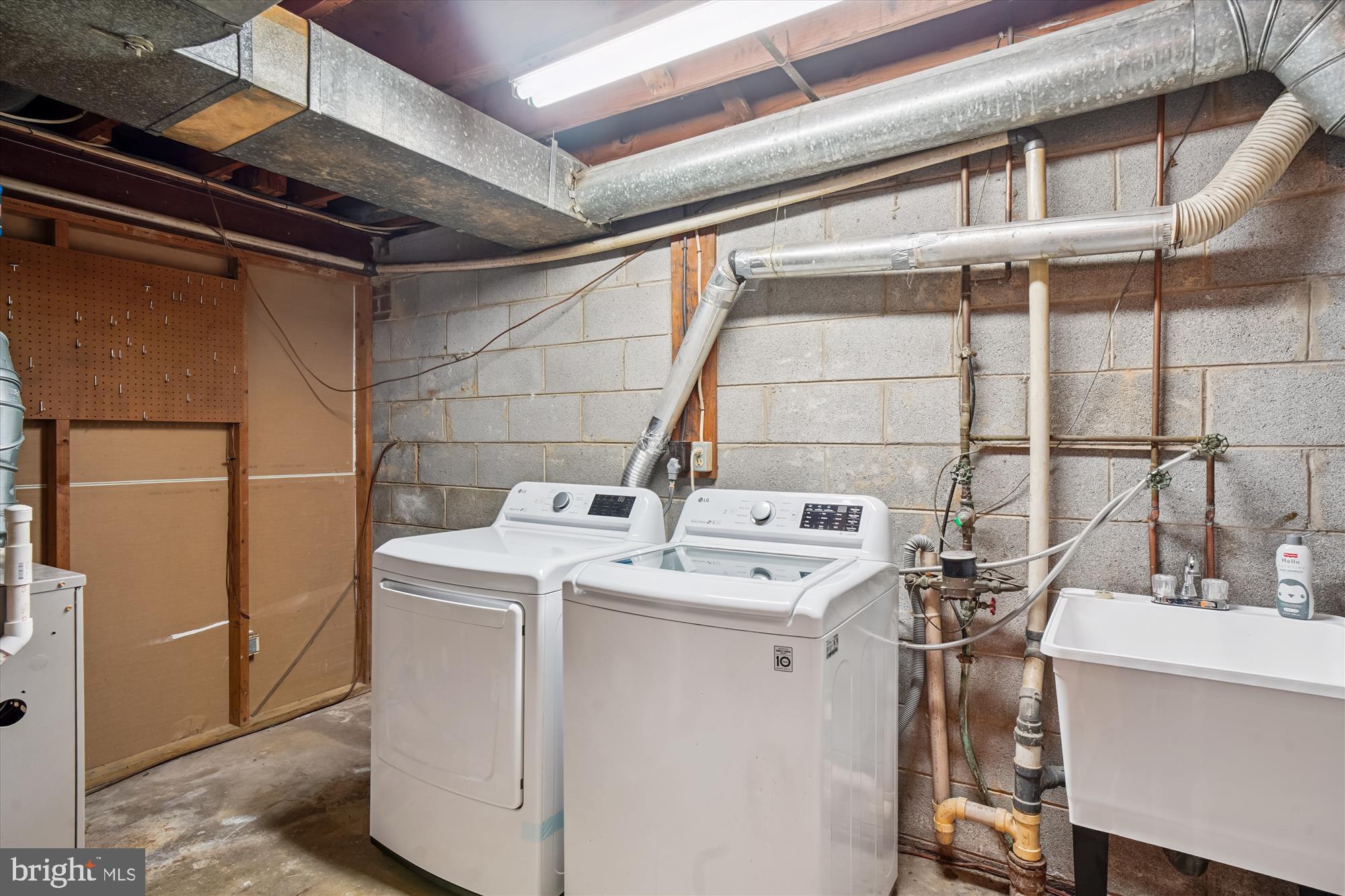 9912 Dellcastle Road Gaithersburg, MD 20886 - Photo 49 of 85 Laundry in lower level