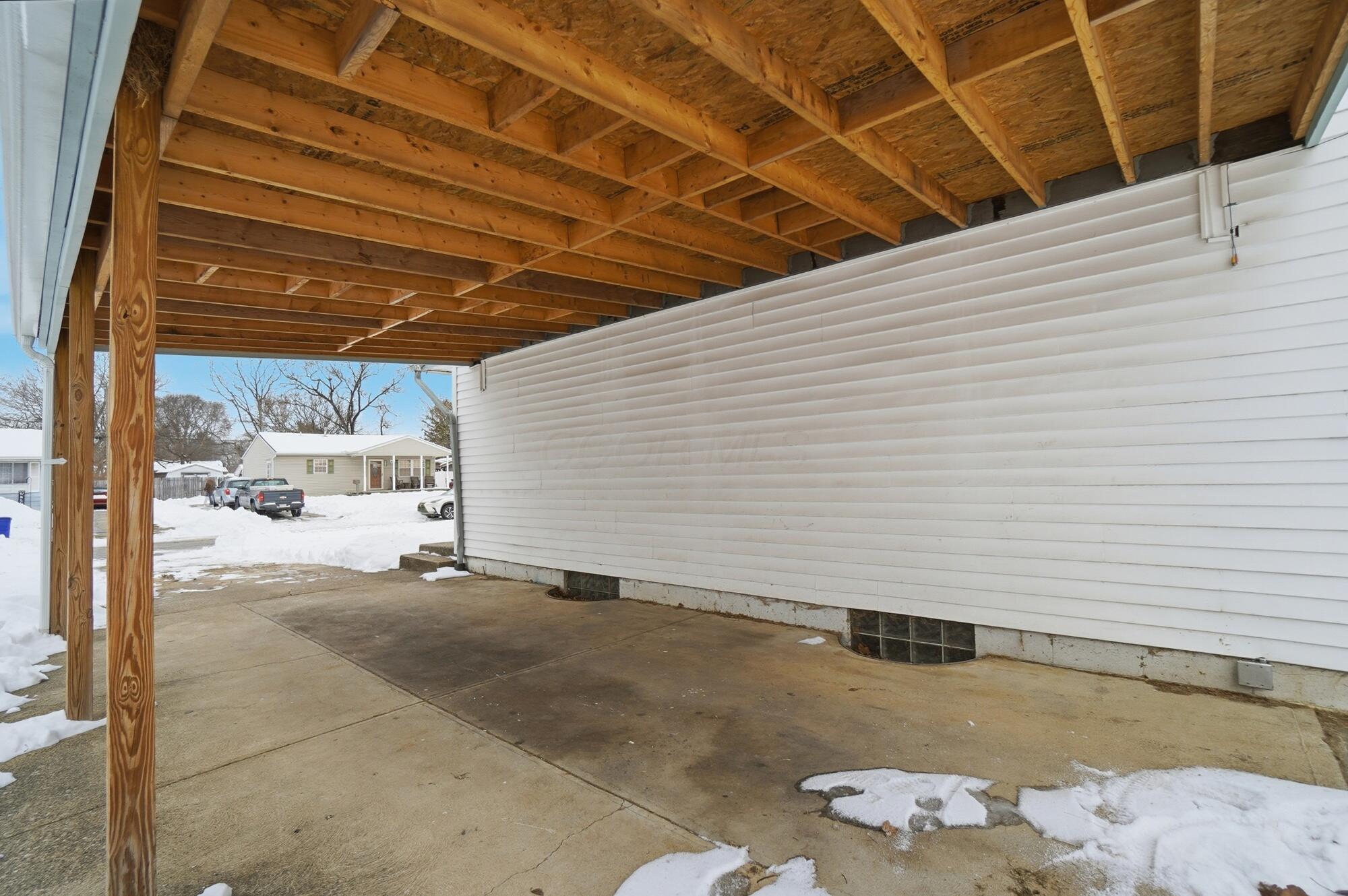 3824 Wade Road Columbus, OH 43232 - Photo 36 of 42 Car Port
