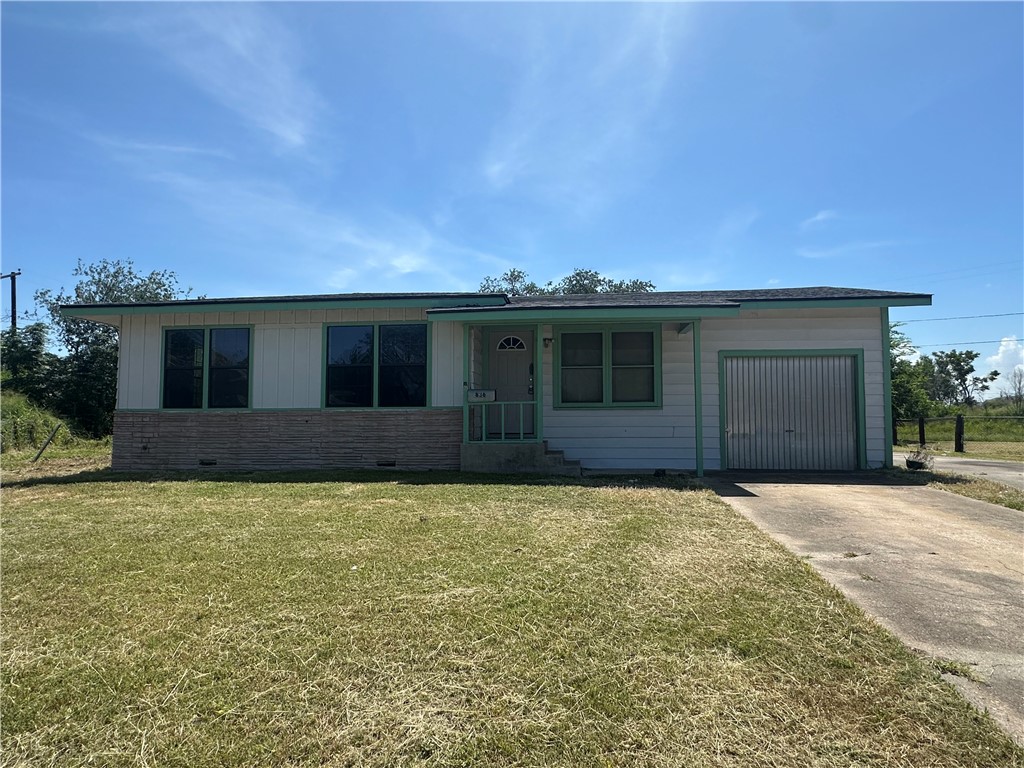 836 Hamilton Street Sinton, TX 78387 - Photo 1 of 12
