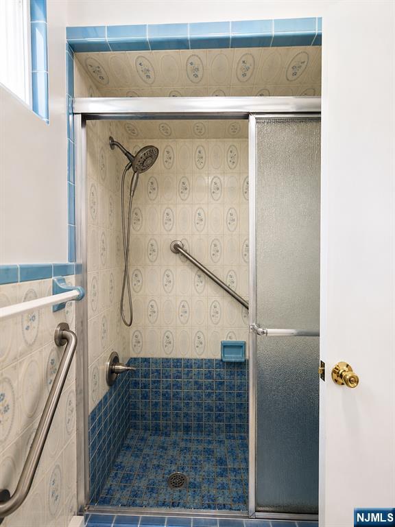 758 Norman Road Ridgefield, NJ 07657 - Photo 5 of 9