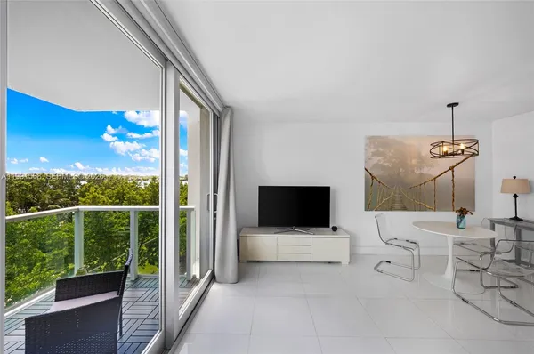$2,600 | 1000 West Avenue, Unit 328, Miami Beach, FL 33139