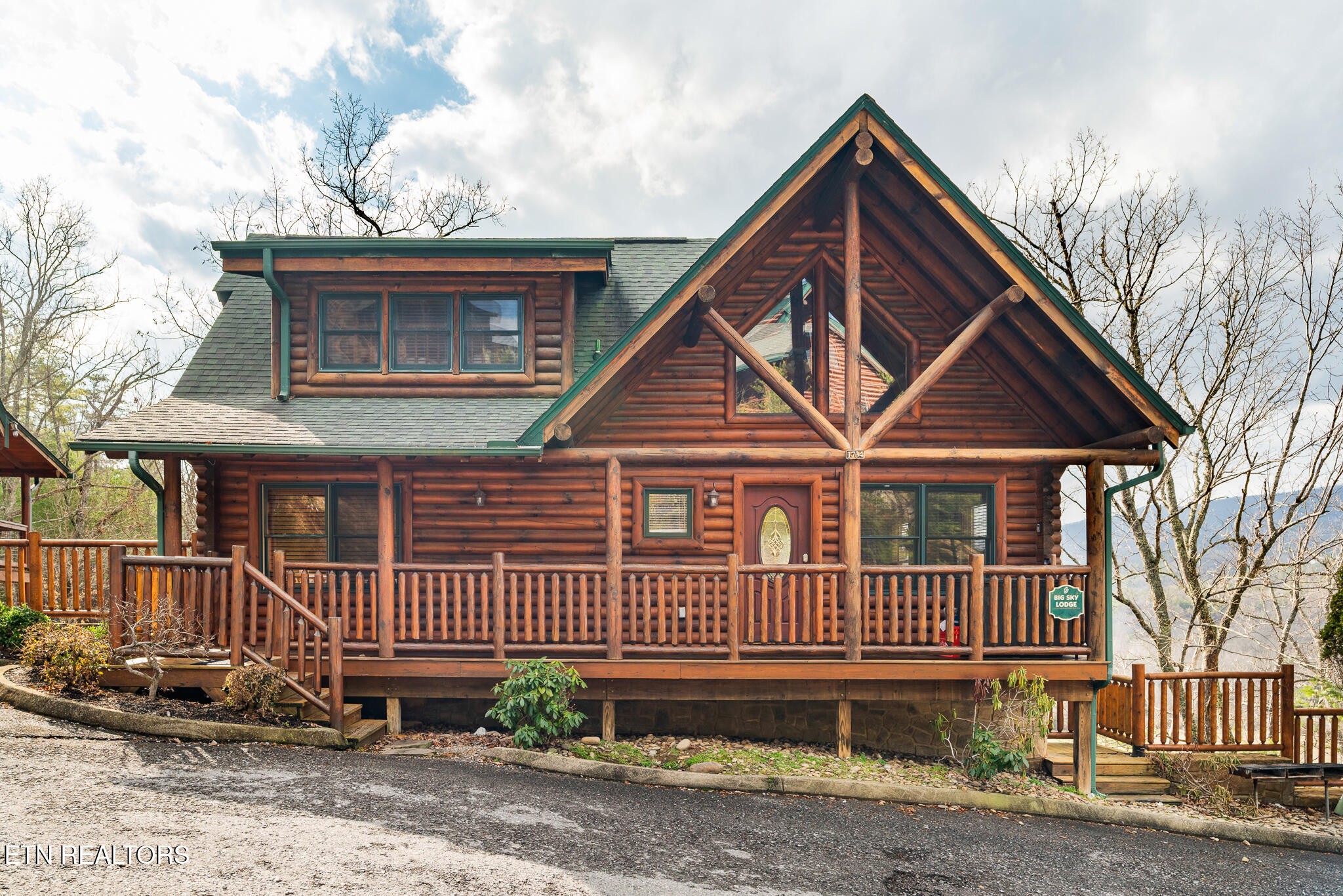 1734 Summit View Way Pigeon Forge, TN 37862 - Photo 3 of 41 Gallery Image 3