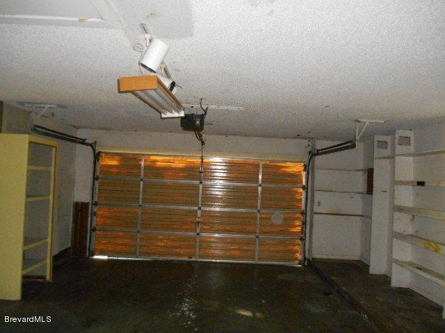 3900 Harlock Road Melbourne, FL 32934 - Photo 15 of 17 Garage