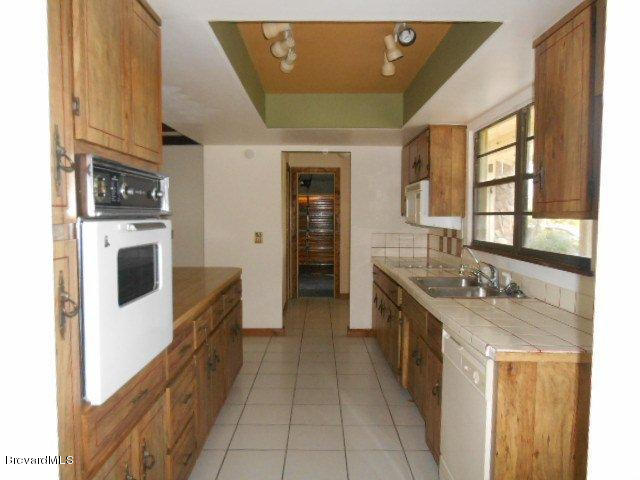 3900 Harlock Road Melbourne, FL 32934 - Photo 5 of 17 Kitchen