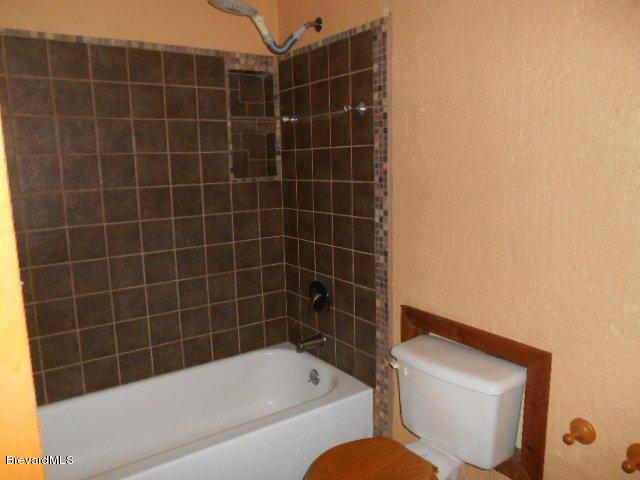 3900 Harlock Road Melbourne, FL 32934 - Photo 10 of 17 Guest Bathroom