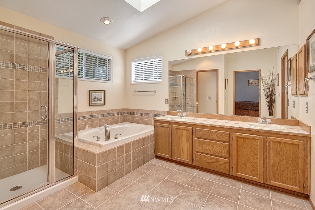 13335 Southeast 194th Court Renton, WA 98058 - Photo 11 of 18 Gallery Image 11