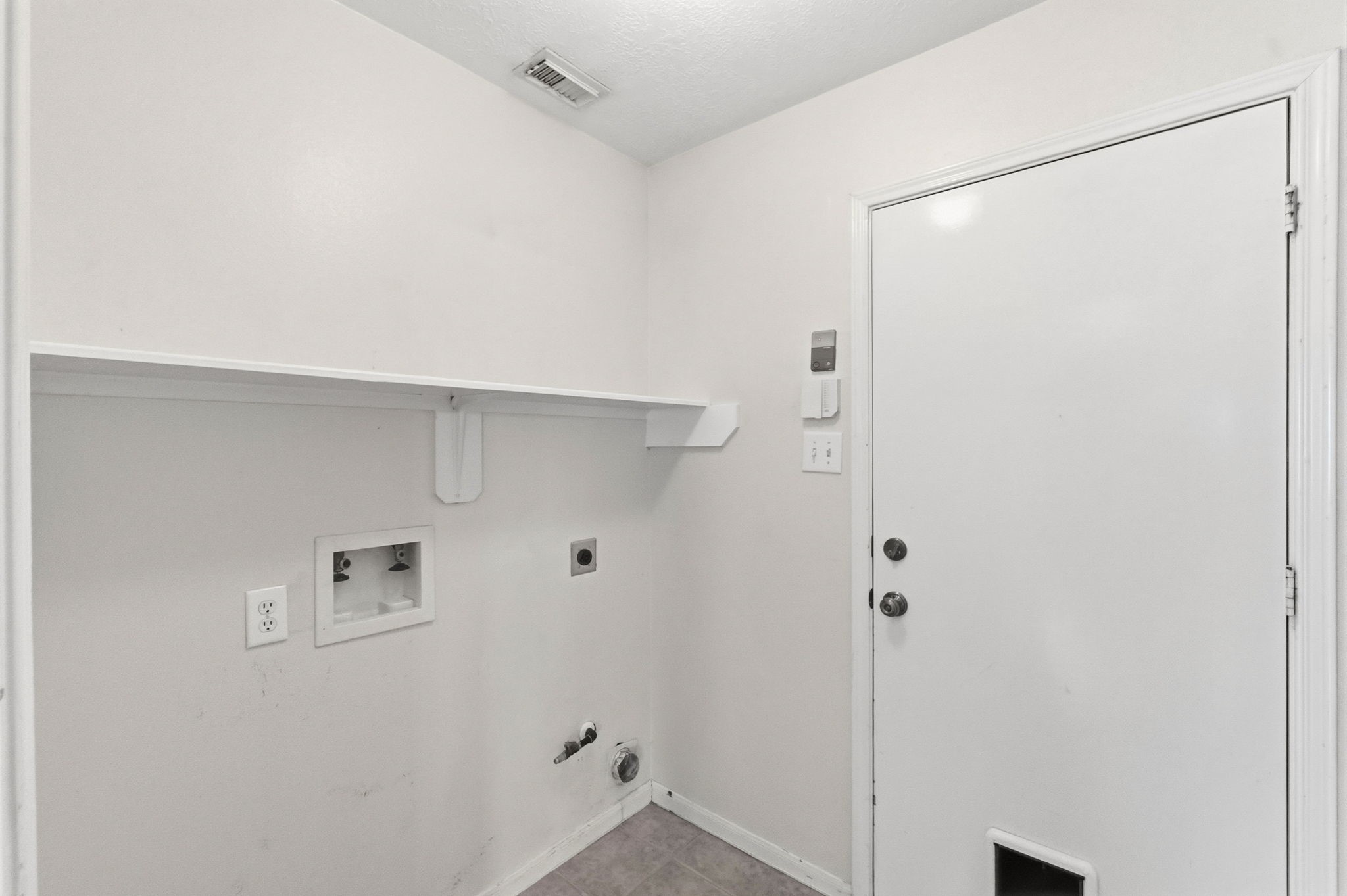 3403 Arromanches Lane Spring, TX 77388 - Photo 21 of 39 Laundry Room has garage access.