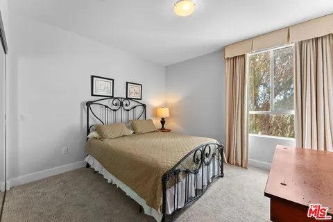 $749,000 | 5525 West Olympic Boulevard, Unit 302, Los Angeles, CA 90036