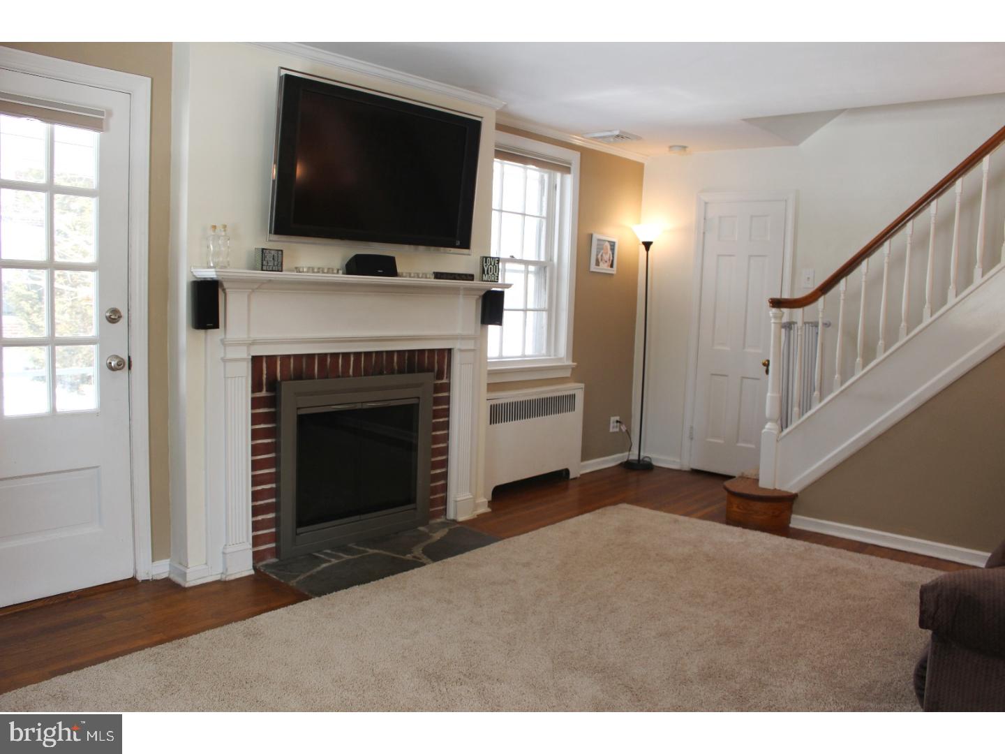 4 Green Valley Road Wallingford, PA 19086 - Photo 4 of 25 Living Room