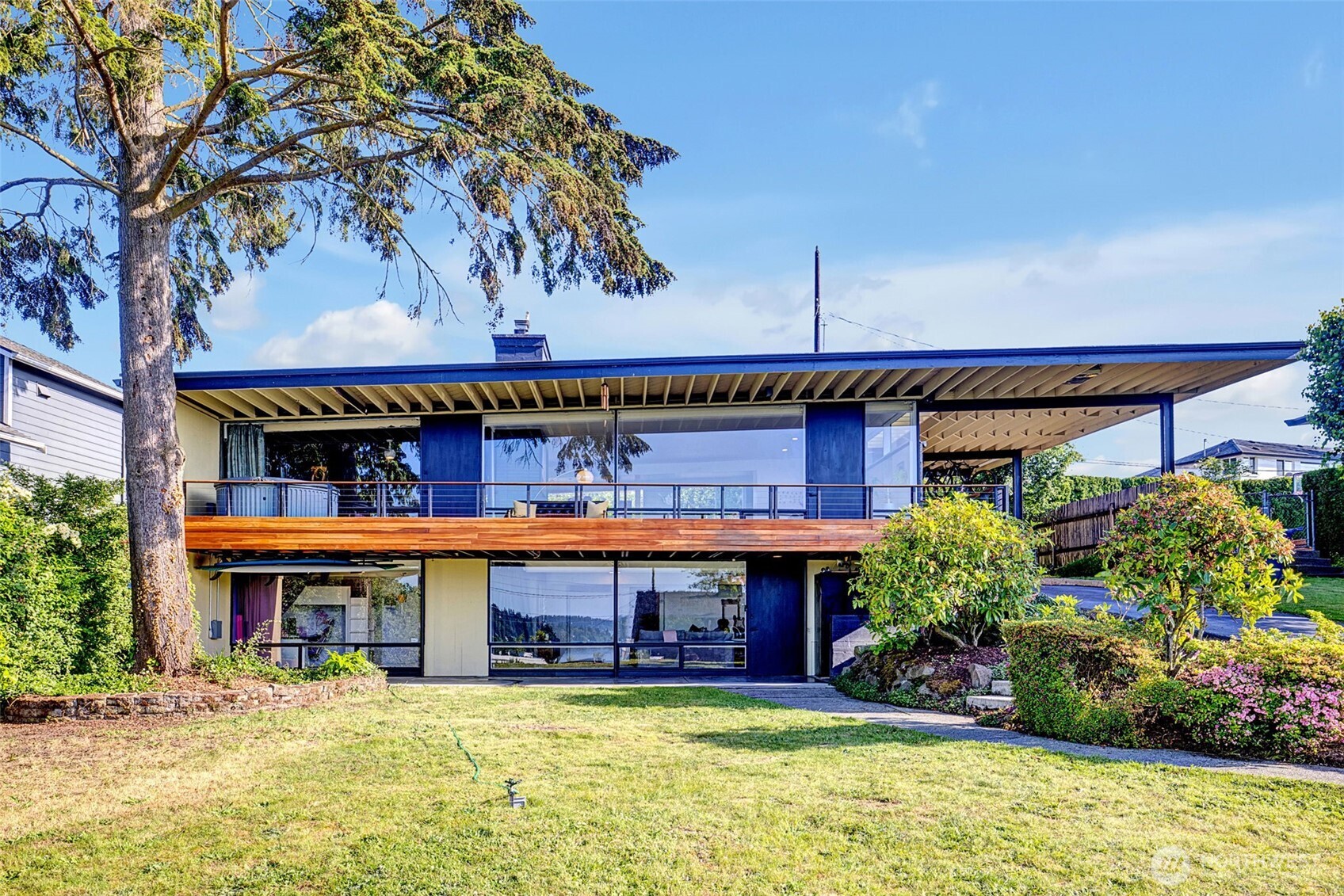 7221 South Sunnycrest Road Seattle, WA 98178 - Photo 3 of 40