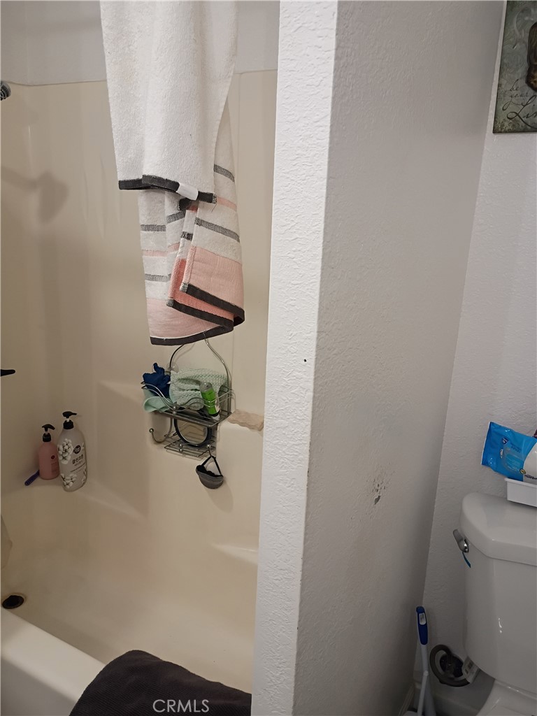 201 South Greenlawn Street Ridgecrest, CA 93555 - Photo 19 of 31 a bathroom with a shower