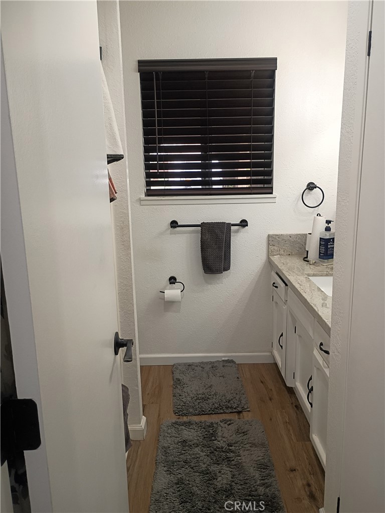 201 South Greenlawn Street Ridgecrest, CA 93555 - Photo 20 of 31 a bathroom with a sink a toilet and shower