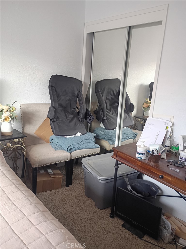 201 South Greenlawn Street Ridgecrest, CA 93555 - Photo 23 of 31 a living room with furniture