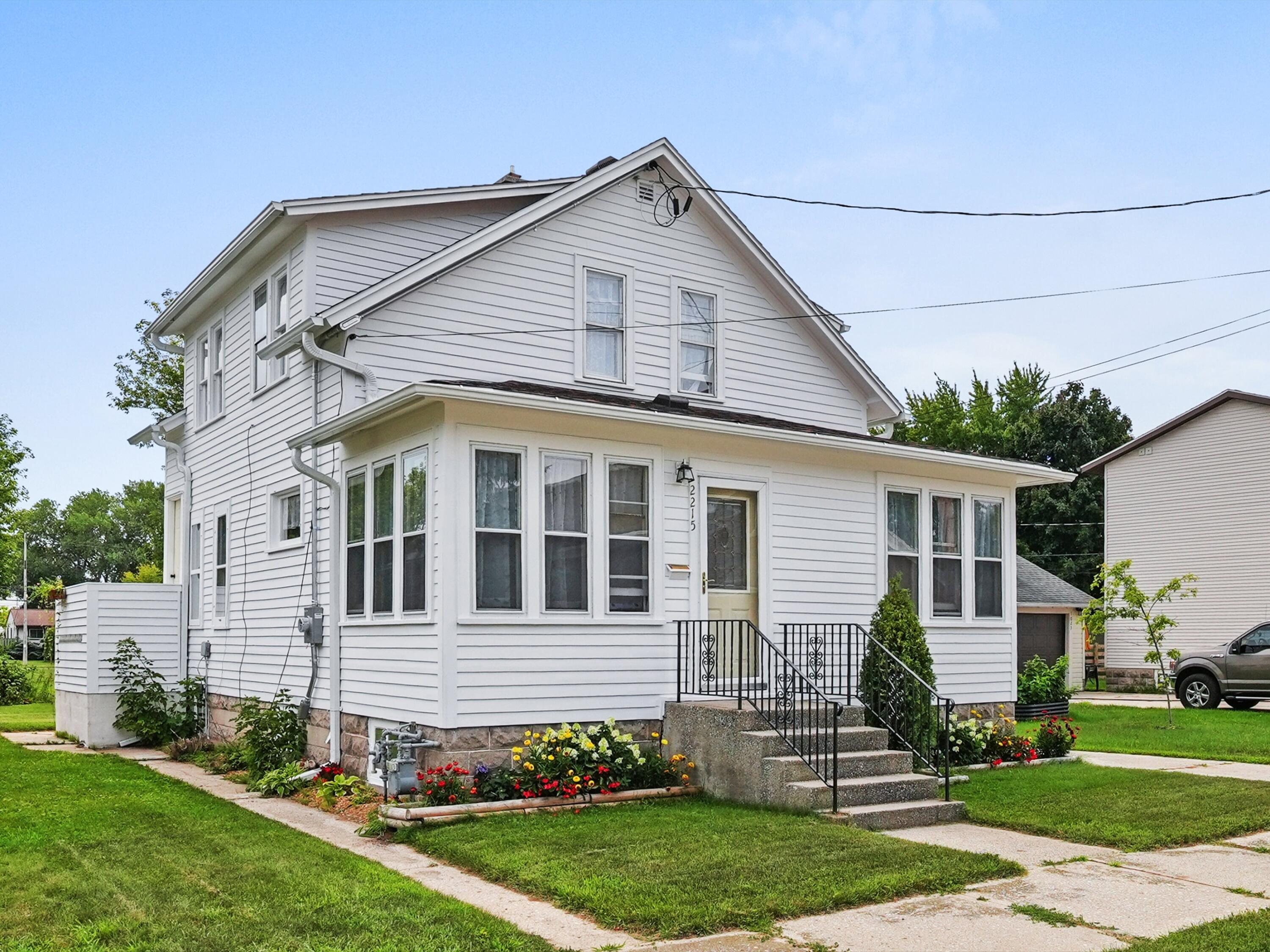 2215 11th Street Two Rivers, WI 54241 - Photo 1 of 27 02-DSC07131