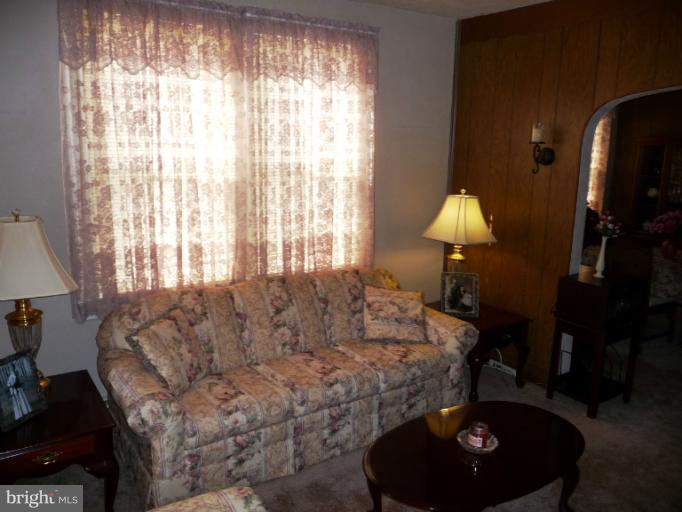 4506 Raspe Avenue Baltimore, MD 21206 - Photo 15 of 24 Living Room