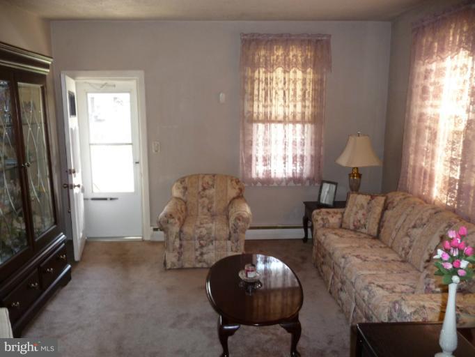 4506 Raspe Avenue Baltimore, MD 21206 - Photo 3 of 24 Living Room