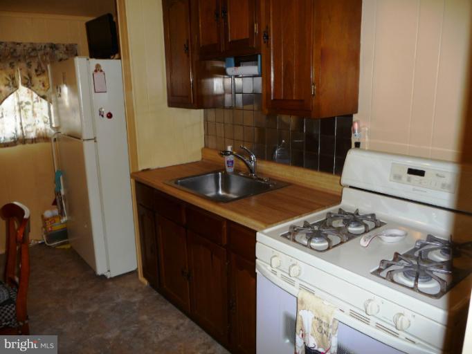 4506 Raspe Avenue Baltimore, MD 21206 - Photo 23 of 24 Kitchen