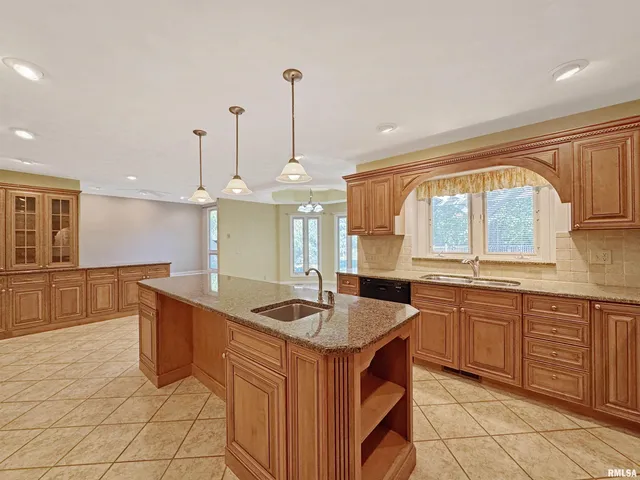 $416,000 | 1968 Chestnut Lane, Washington, IL 61571