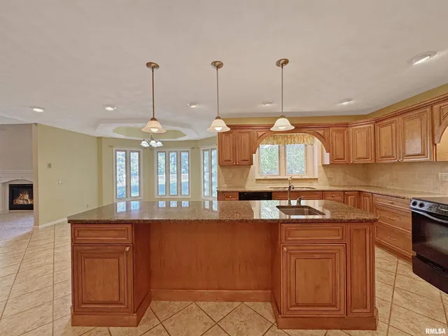 $416,000 | 1968 Chestnut Lane, Washington, IL 61571