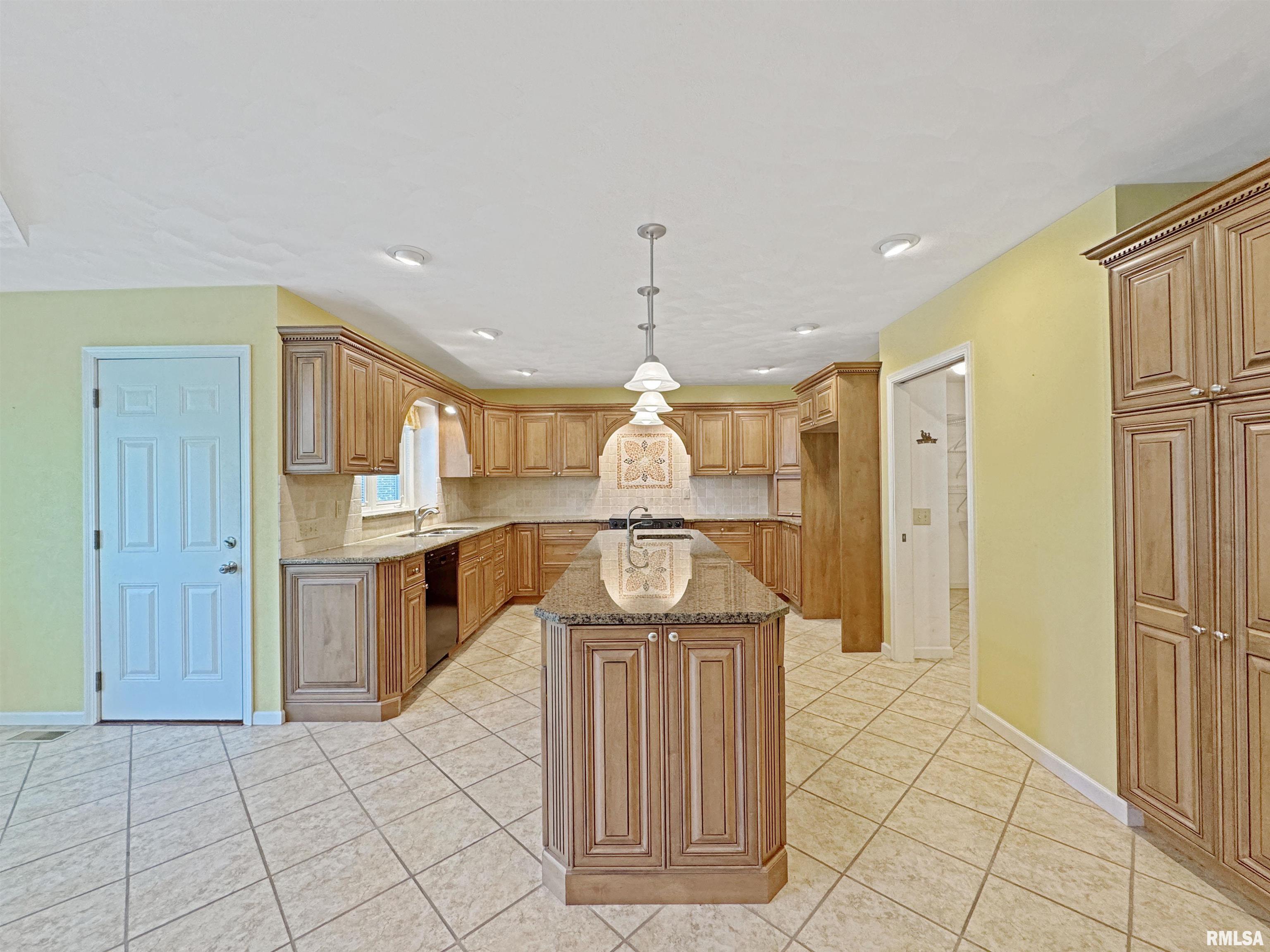 1968 Chestnut Lane Washington, IL 61571 - Photo 18 of 66