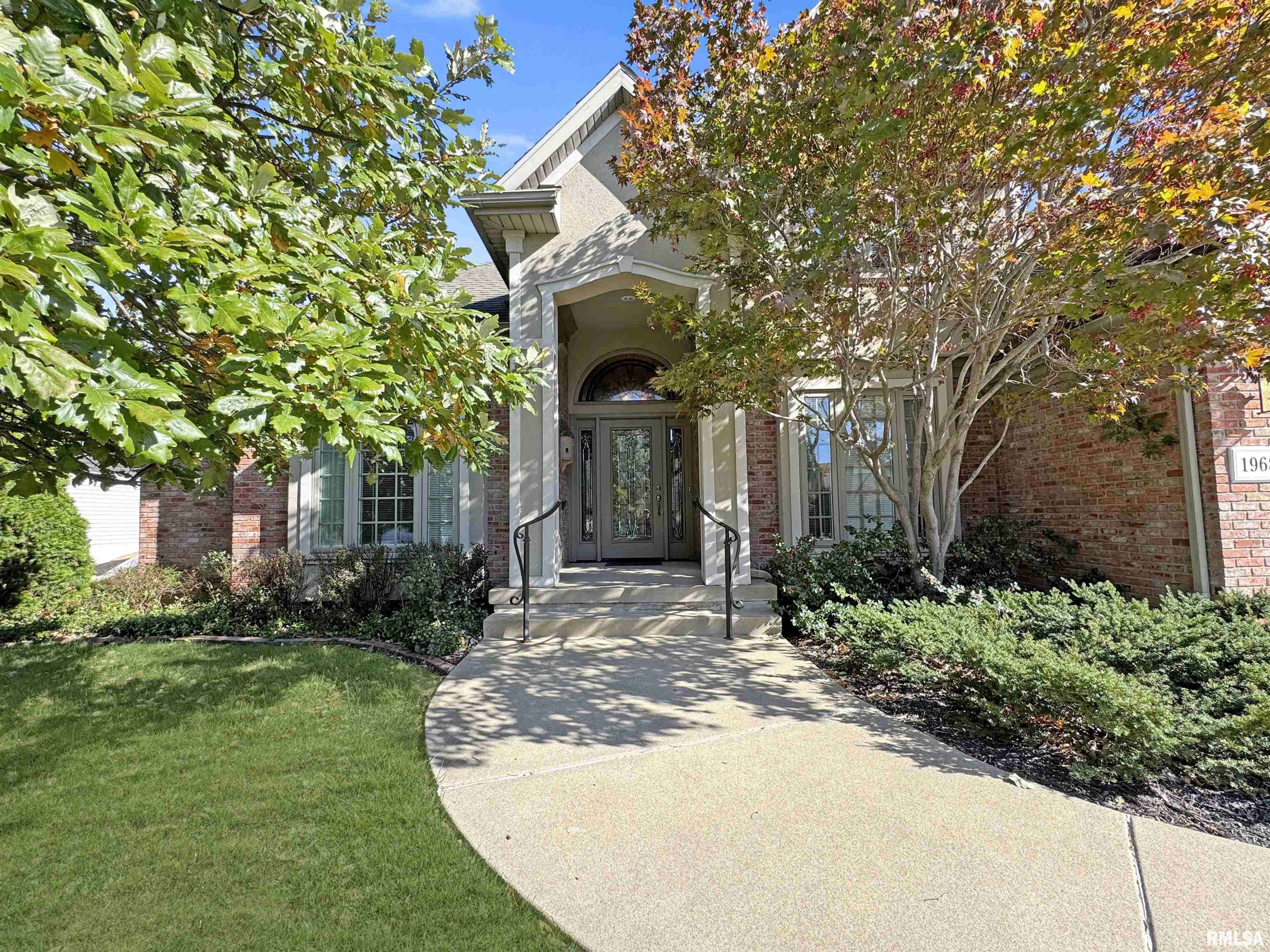 1968 Chestnut Lane Washington, IL 61571 - Photo 2 of 66