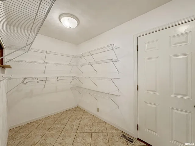 $416,000 | 1968 Chestnut Lane, Washington, IL 61571