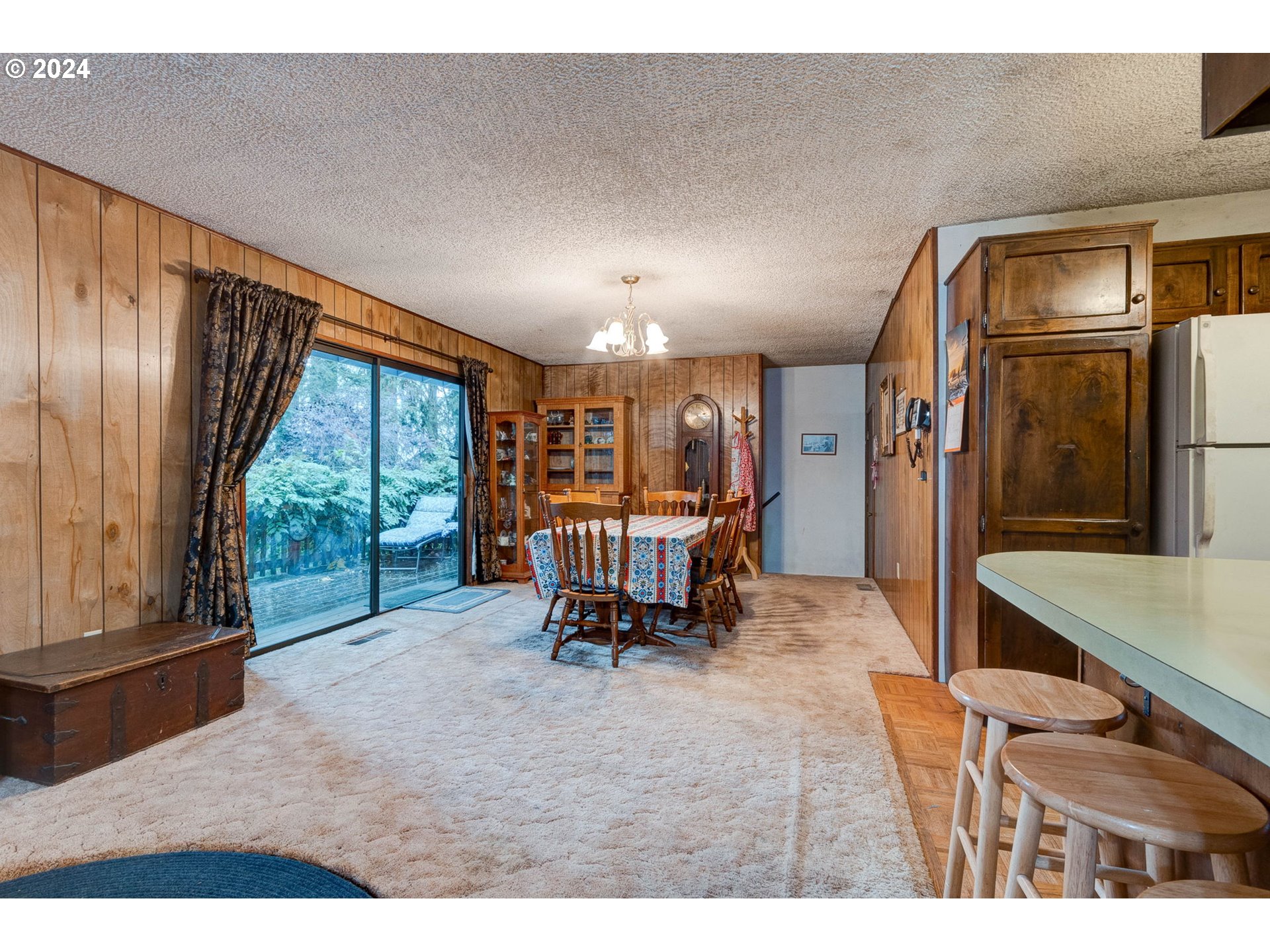 5634 South Whiskey Hill Road Hubbard, OR 97032 - Photo 11 of 48 a dining room with furniture and a floor to ceiling window