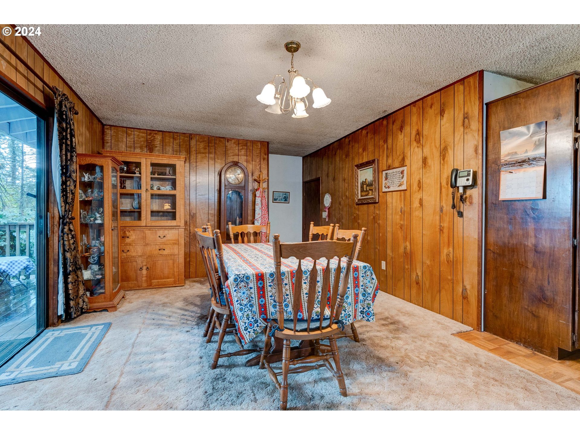 5634 South Whiskey Hill Road Hubbard, OR 97032 - Photo 12 of 48 a view of a dining room with furniture and chandelier