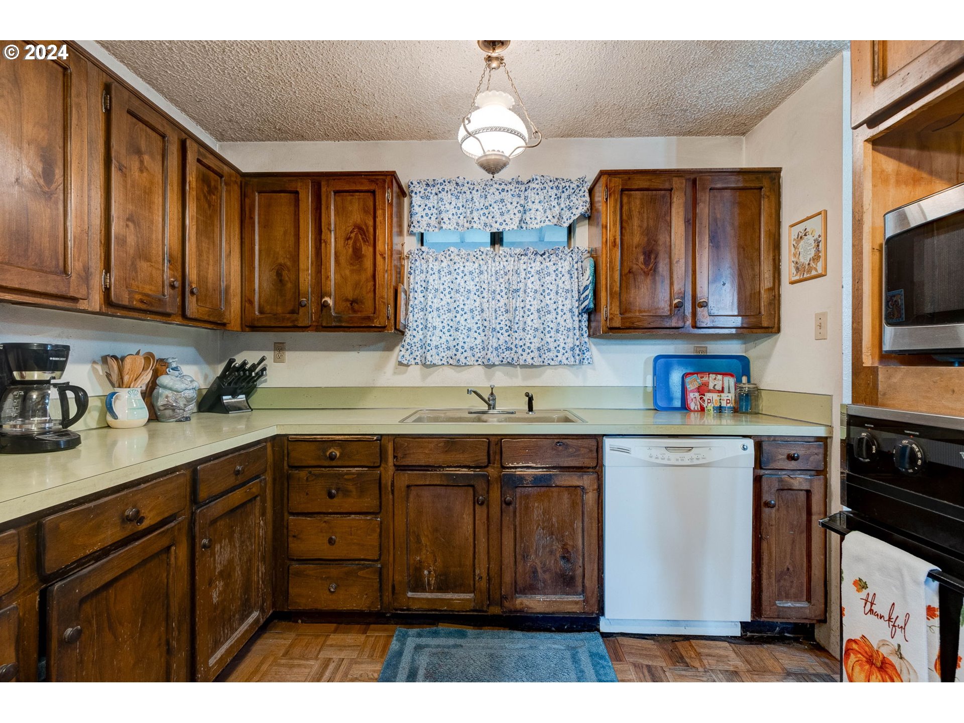 5634 South Whiskey Hill Road Hubbard, OR 97032 - Photo 16 of 48 a kitchen with kitchen island granite countertop a sink cabinets and stainless steel appliances